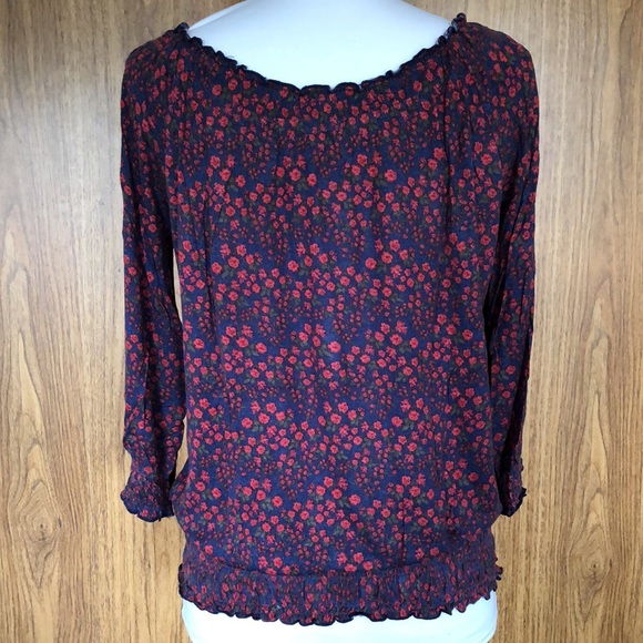 Cute flowery top - Picture 2 of 3